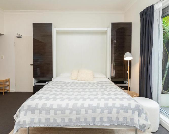 Location At Bondi Beach, On The Beach! Apartment