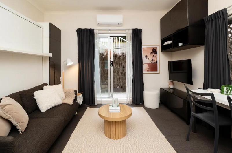 Location At Bondi Beach, On The Beach! Apartment