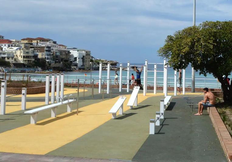 Location At Bondi Beach, On The Beach! Apartment