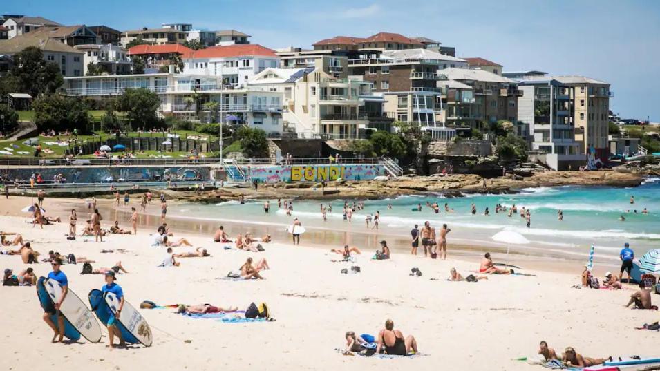 Location At Bondi Beach, On The Beach! Sydney
